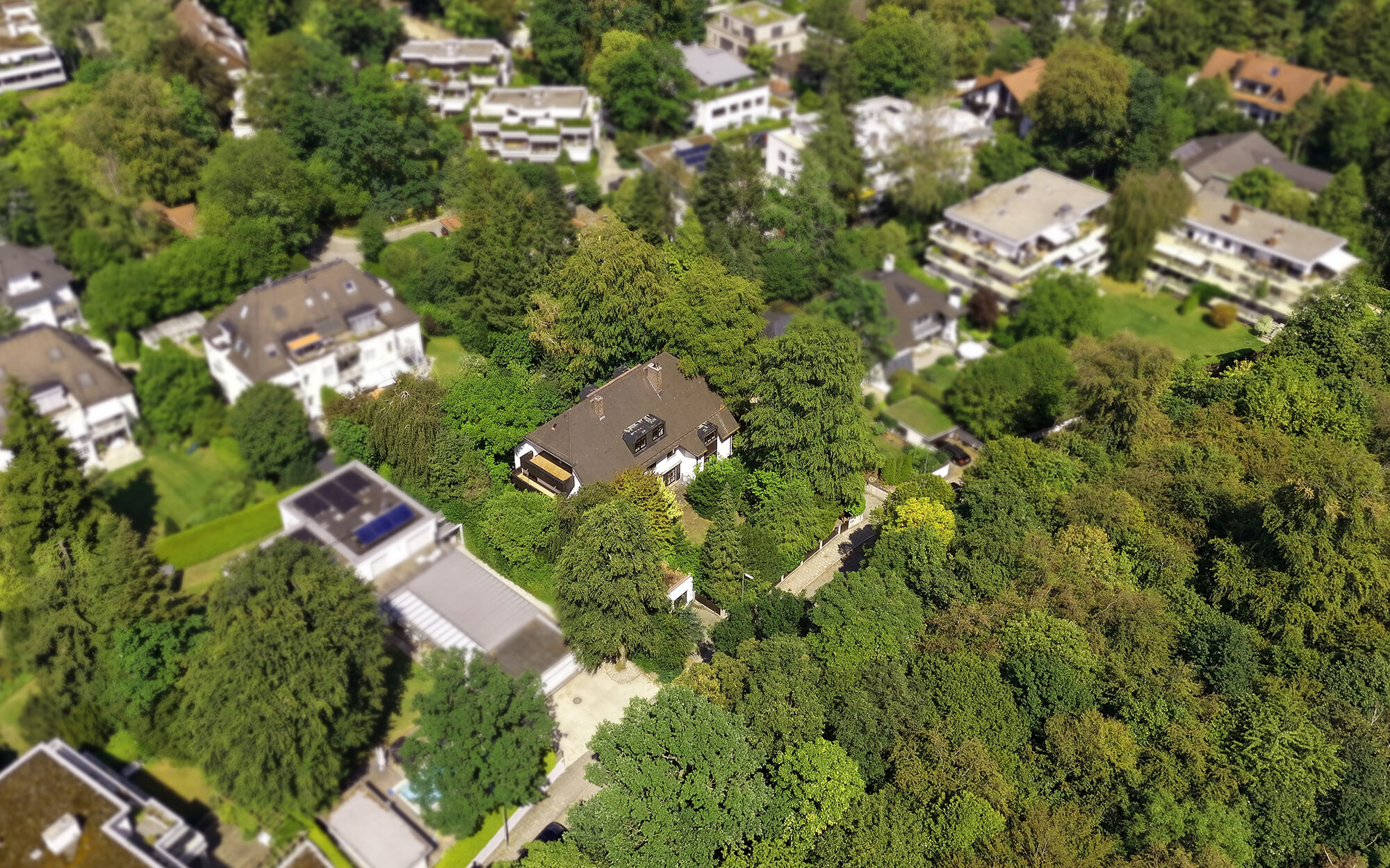 Grundstück mit Haus in Solln